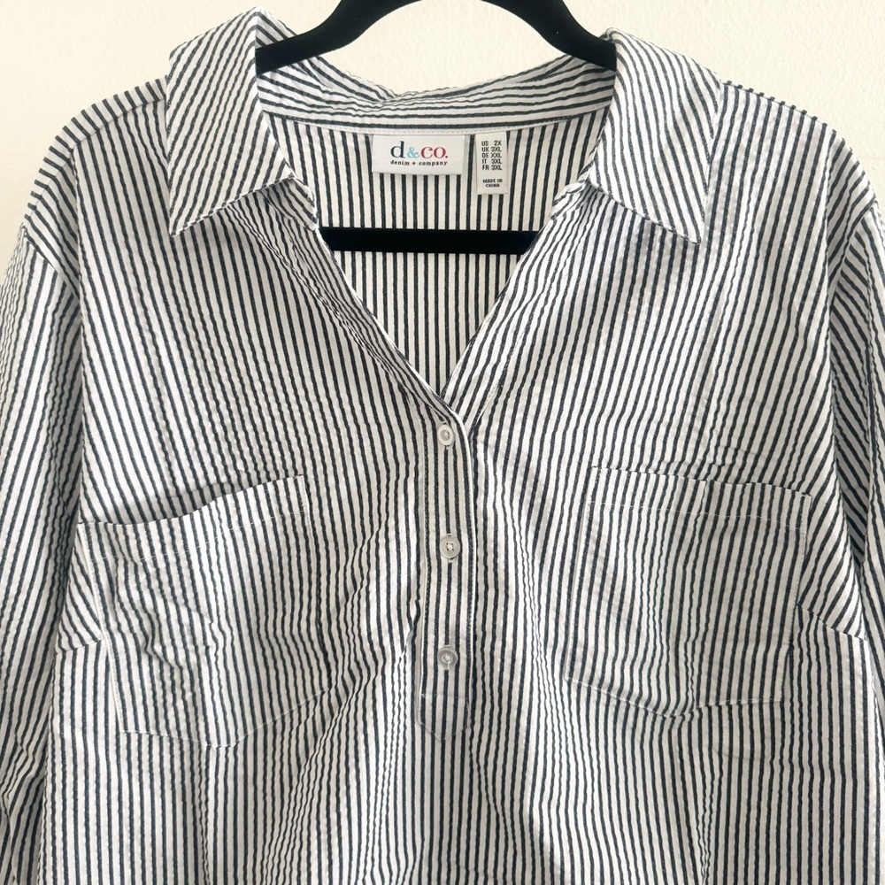Denim & co seersucker pull-over top with roll tab sleeve navy Women 2x - Picture 2 of 10